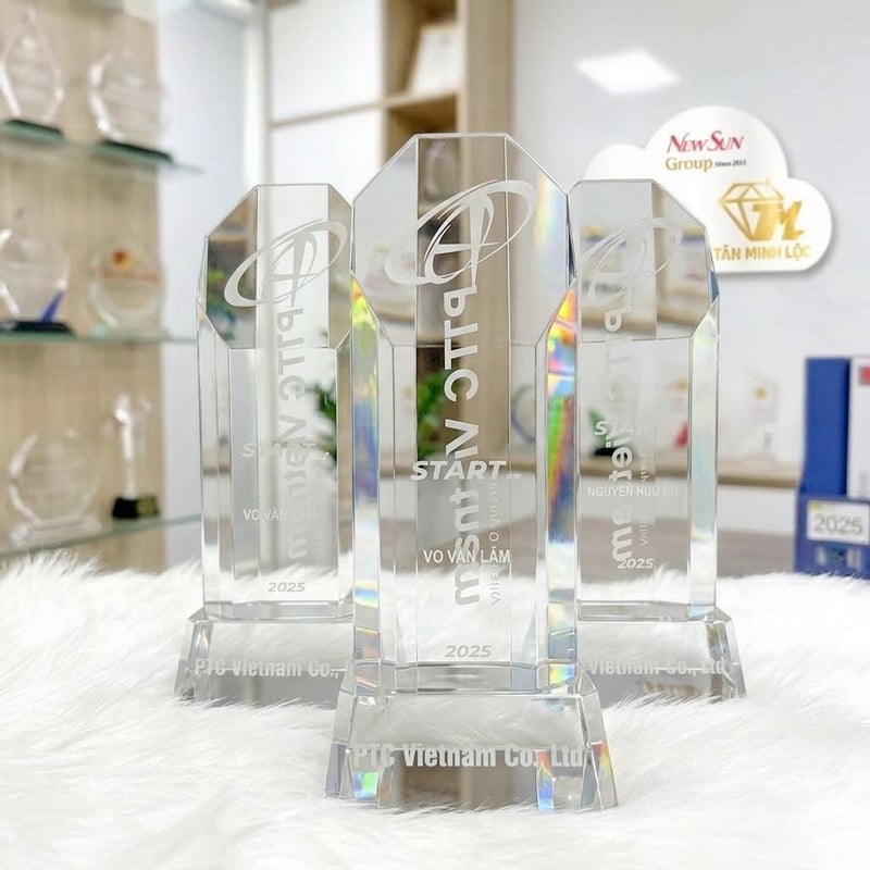 Cúp khắc pha lê 3D + In UV cao cấp