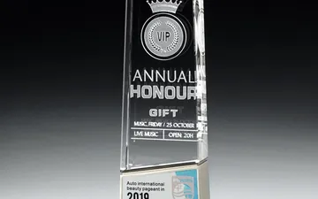 Tân Nhật Minh - Cúp Vinh Danh Pha Lê Chất Lượng Uy Tín Hơn 20 Năm