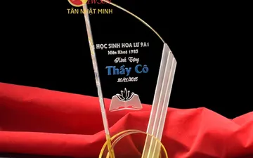 Công ty sản xuất các mẫu “kỷ niệm chương họp lớp” rẻ nhất!