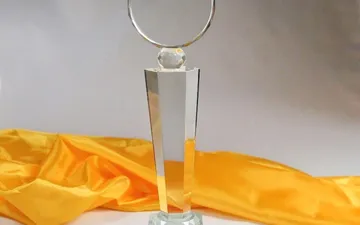 CÚP THỦY TINH, PHA LÊ_QUÀ TẶNG KHÍCH LỆ CHO SỰ CỐ GẮNG