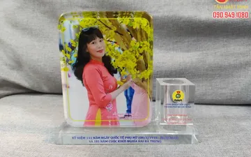 Tại sao chúng ta phải dùng kỷ niệm chương pha lê để trao tặng?