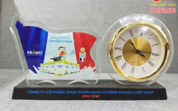 Giá kỷ niệm chương phụ thuộc vào những yếu tố nào ?