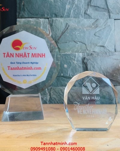 Chặn giấy pha lê, Bán kỷ niệm chương, pha lê đẹp - 12