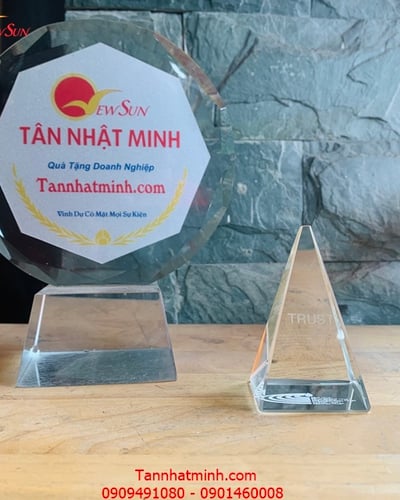 Chặn giấy pha lê, Bán kỷ niệm chương, pha lê đẹp - 8