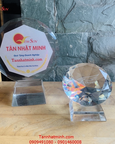 Chặn giấy pha lê, Bán kỷ niệm chương, pha lê đẹp - 6
