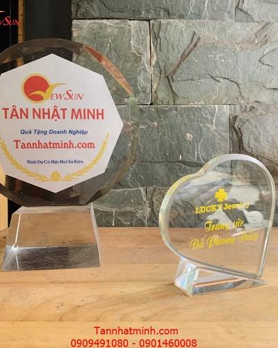 Chặn giấy pha lê, Bán kỷ niệm chương, pha lê đẹp - 4