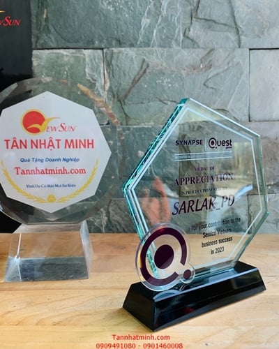 Xưởng sản xuất Làm kỷ niệm chương thủy tinh pha lê