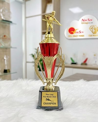 Đặt Mua Cúp Bida Đẹp Thân Trụ Đỏ Giá Rẻ 