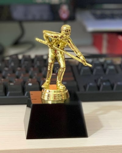 Cúp nhựa giá rẻ 11