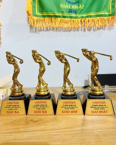 Cúp nhựa giá rẻ 10