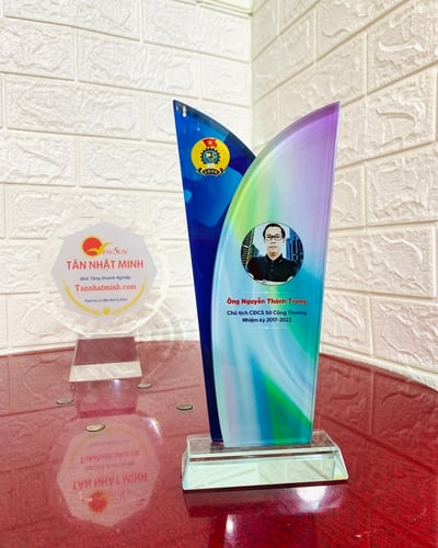 Cúp lưu niệm thủy tinh pha lê