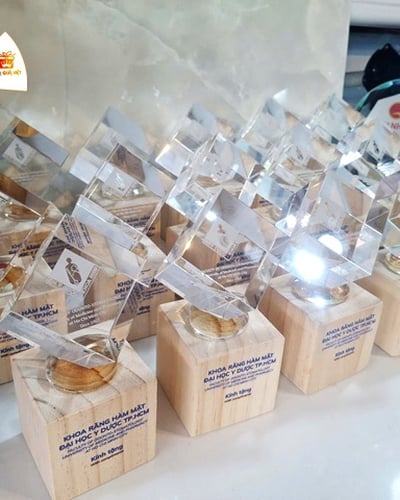 Khối Quà Tặng Pha lê 3D, 2D - Cho Công Ty, Đoàn Thể