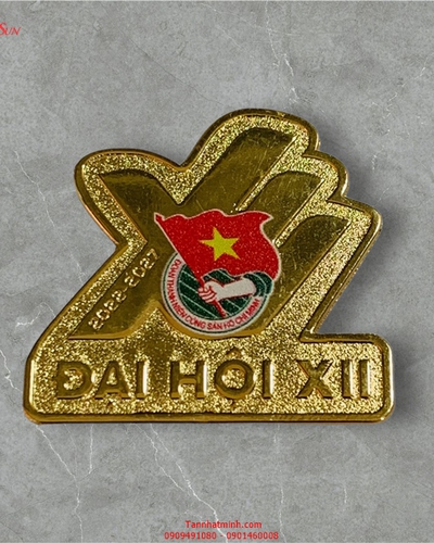 Làm huy hiệu cài áo kim loại