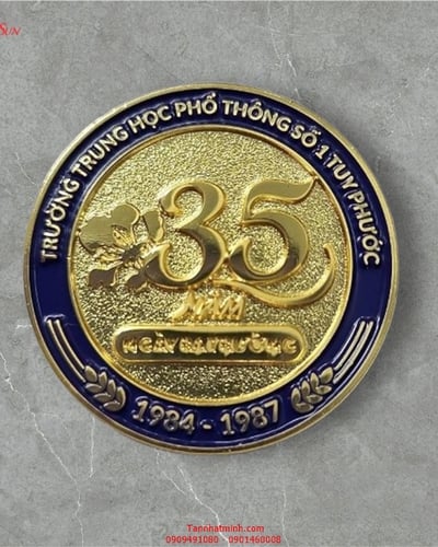 Làm huy hiệu kim loại