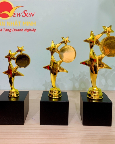 Cúp nhựa giá rẻ 24