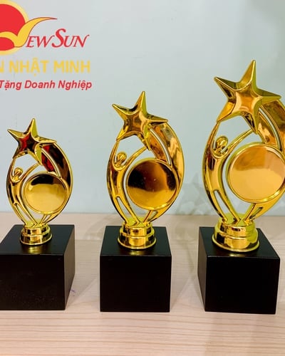 Cúp nhựa giá rẻ 22