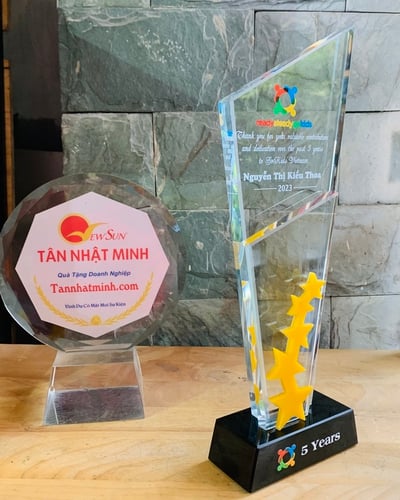 Cúp thủy tinh giá rẻ 11