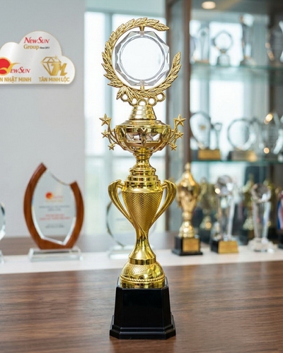 Cúp nhựa giá rẻ - Nhiều mẫu mã tại kho có sẵn