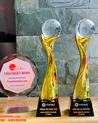 Cúp vinh danh, lưu niệm mạ vàng 23