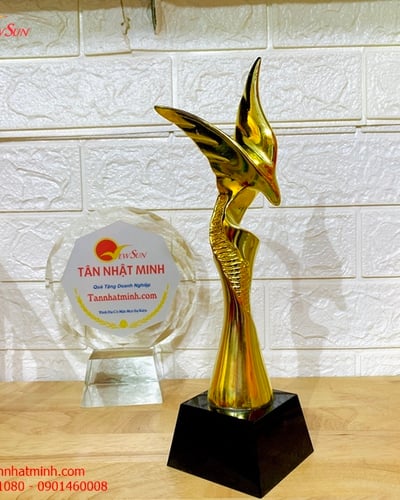 Cúp vinh danh, cúp lưu niệm mạ vàng 5