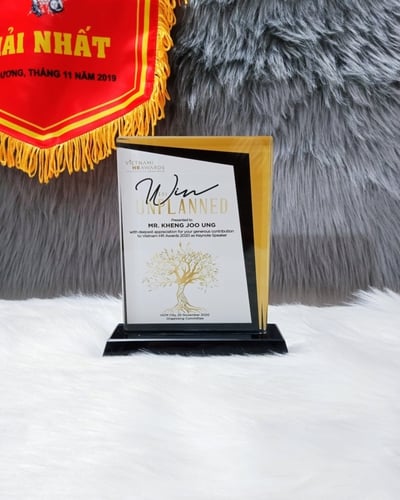 Làm kỷ niệm chương, Xưởng sản xuất thủy tinh pha lê - VIP 40