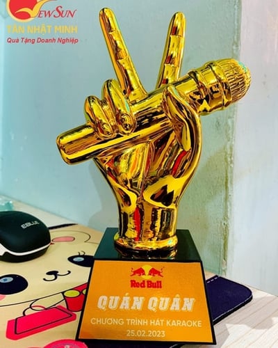 Cúp vinh danh, cúp lưu niệm mạ vàng 6
