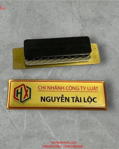 Làm bảng tên cài áo