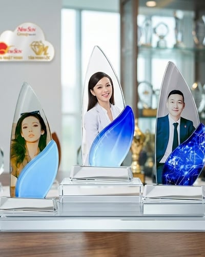 Kỷ Niệm Chương Pha Lê, Xưởng Sản Xuất Pha Lê 15 Năm