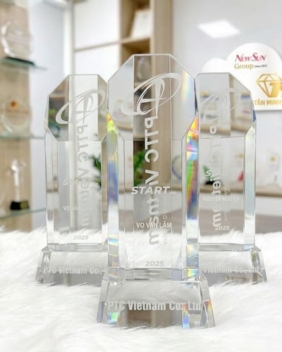 Cúp Pha Lê Khắc Nội Dung Bên Trong- Pha lê 3D, 2D