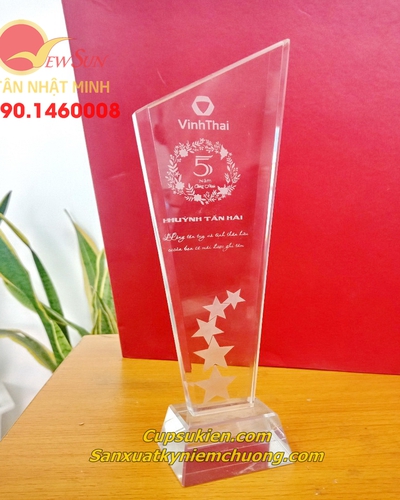 Cúp lưu niệm thủy tinh pha lê, xưởng sản xuât - 2