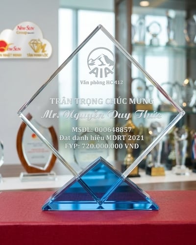 Kỷ niệm chương pha lê, Xưởng sản xuất pha lê (17)