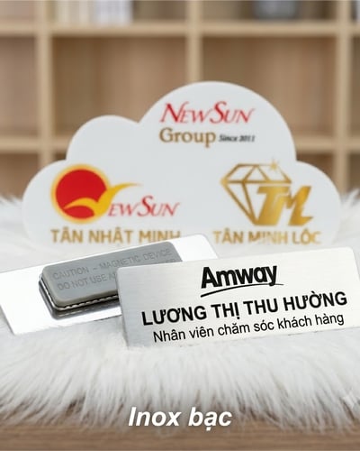 Bảng Tên Nhân Viên Cài Áo Đẹp Làm Bằng Inox Bạc 