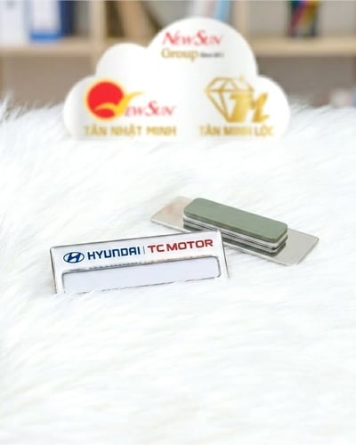 Bảng Tên Thay Tên Nhân Viên Cài Áo - Nhôm Tuỳ Chỉnh Hình Dạng