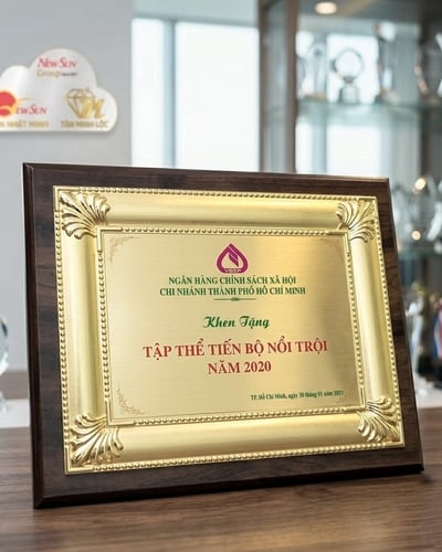 Bảng vinh danh nhập khẩu có sẵn mẫu đẹp hoa văn 4 góc