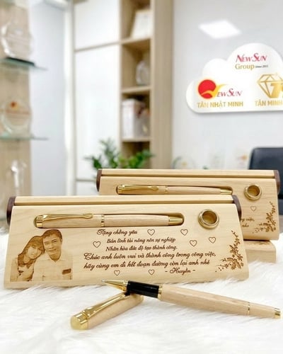 Hộp Bút Gỗ Khắc Tên Quà Tặng Cao Cấp – Khắc Chữ Theo Yêu Cầu