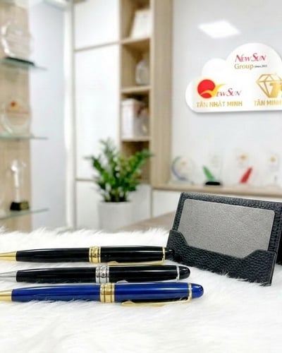 Bút Kim Loại Khắc Tên & Logo Cao Cấp – Món Quà Tặng Doanh Nghiệp Ý Nghĩa
