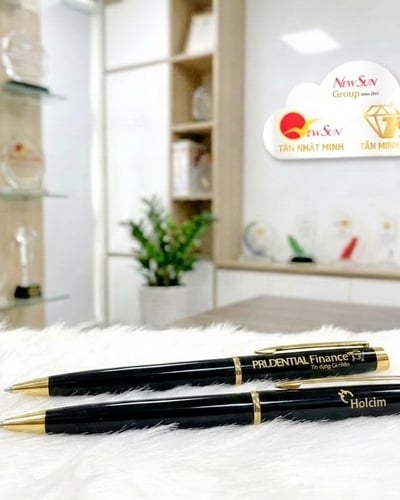 Bút Kim Loại Khắc Tên Mẫu Thanh Lịch Mini - Quà Tặng Doanh Nghiệp Khắc Logo