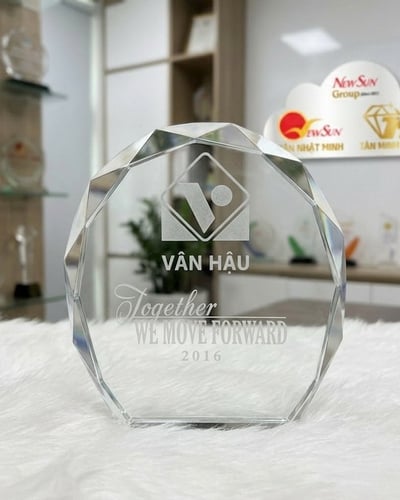 Chặn giấy pha lê cạnh vát kim cương