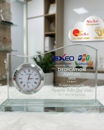 Chặn giấy thuỷ tinh để bàn, xưởng kỷ niệm chương đẹp 