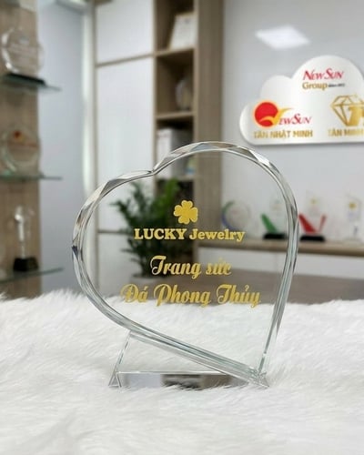 Chặn giấy pha lê để bàn hình trái tim