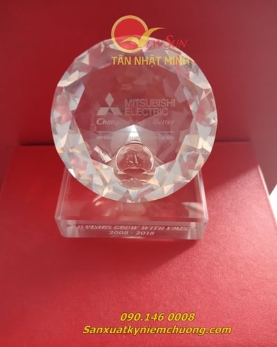 Chặn giấy pha lê, Bán kỷ niệm chương, pha lê đẹp - 5