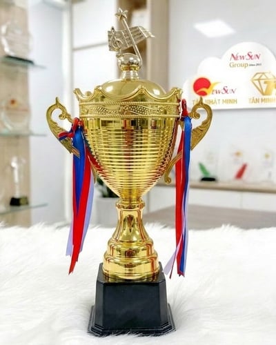 Cúp Âm Nhạc Kim Loại Thân Sọc Ngang Đẹp
