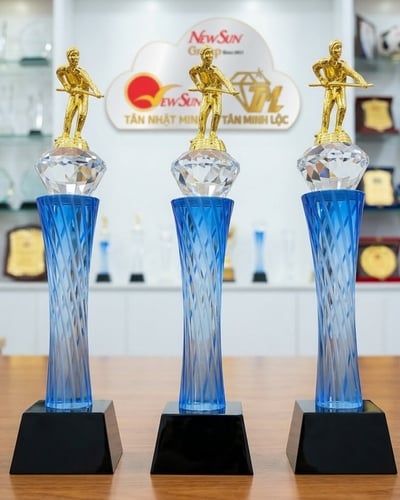 Đặt Làm Cúp Bida Đẹp Thân Màu Xanh Dương
