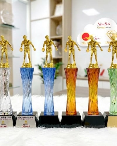 Cúp Bóng Bàn Pha Lê Thân Màu Kiểu Mới 