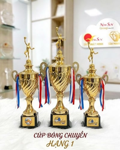 Mẫu Cúp Bóng Chuyền Kim Loại Đẹp Mẫu Xoắn