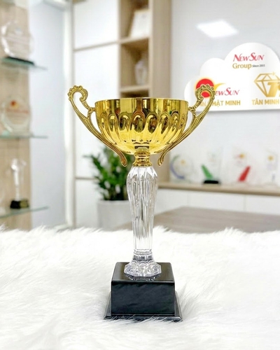 Cúp bóng đá thể thao kim loại thân trụ trong không nắp