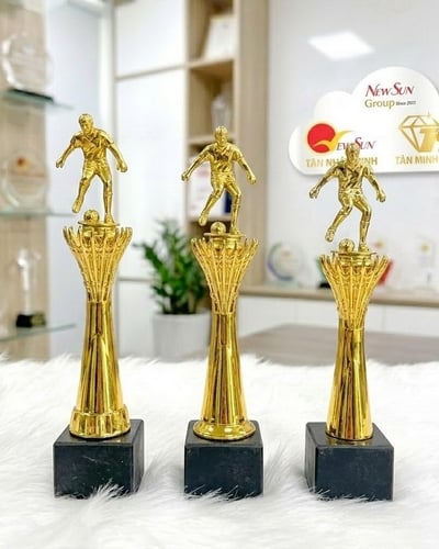 Cúp Bóng Đá Ngọn Đuốc Kim Loại 