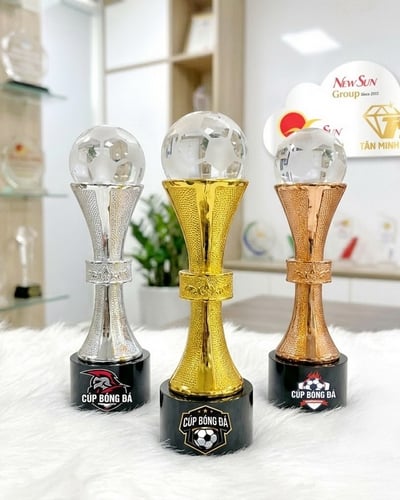 Cúp Bóng Đá Poly Trụ 3 Màu