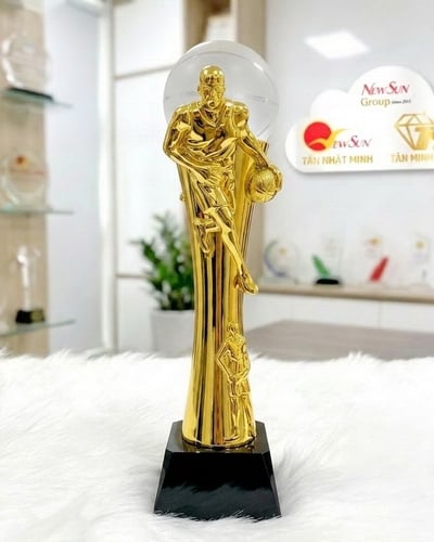 Cúp bóng rổ mạ vàng đẹp sang trọng