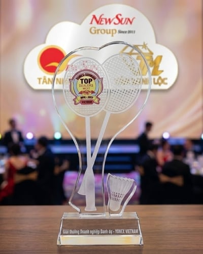 Cúp cầu lông pha lê đẹp làm theo yêu cầu